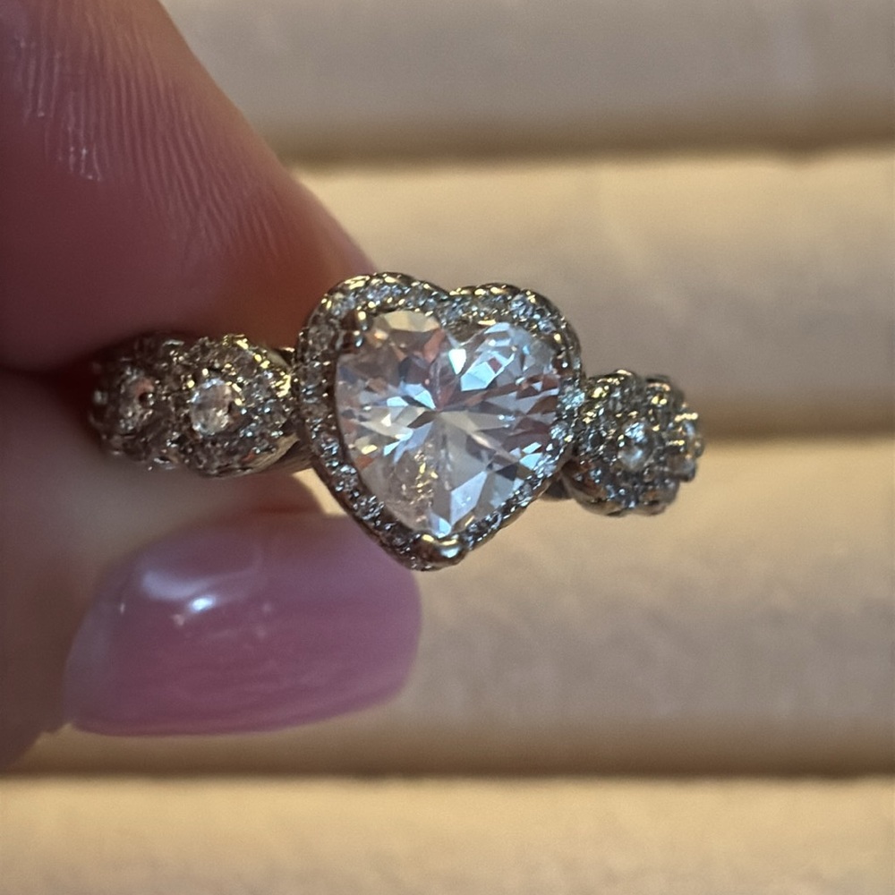 Heart rhinestone silver ring new - Picture 6 of 8